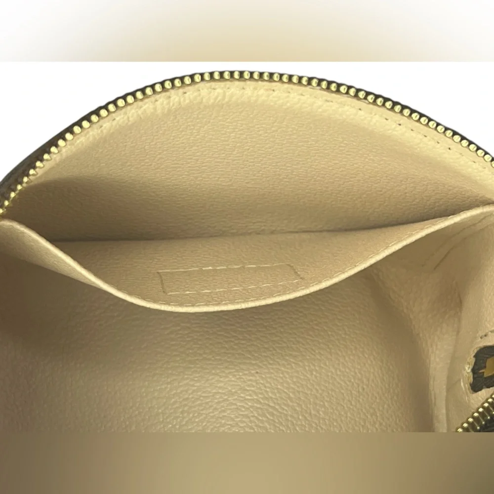 Louis Vuitton Cosmetic Pouch - Picture 6 of 7